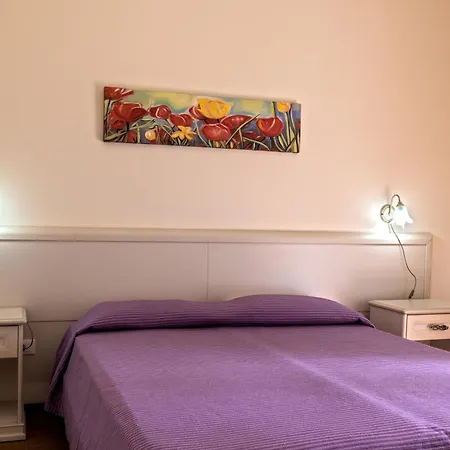 Aura Solis 3*