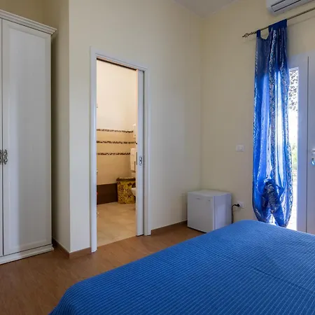 Oda ve Kahvaltı Aura Solis 4*